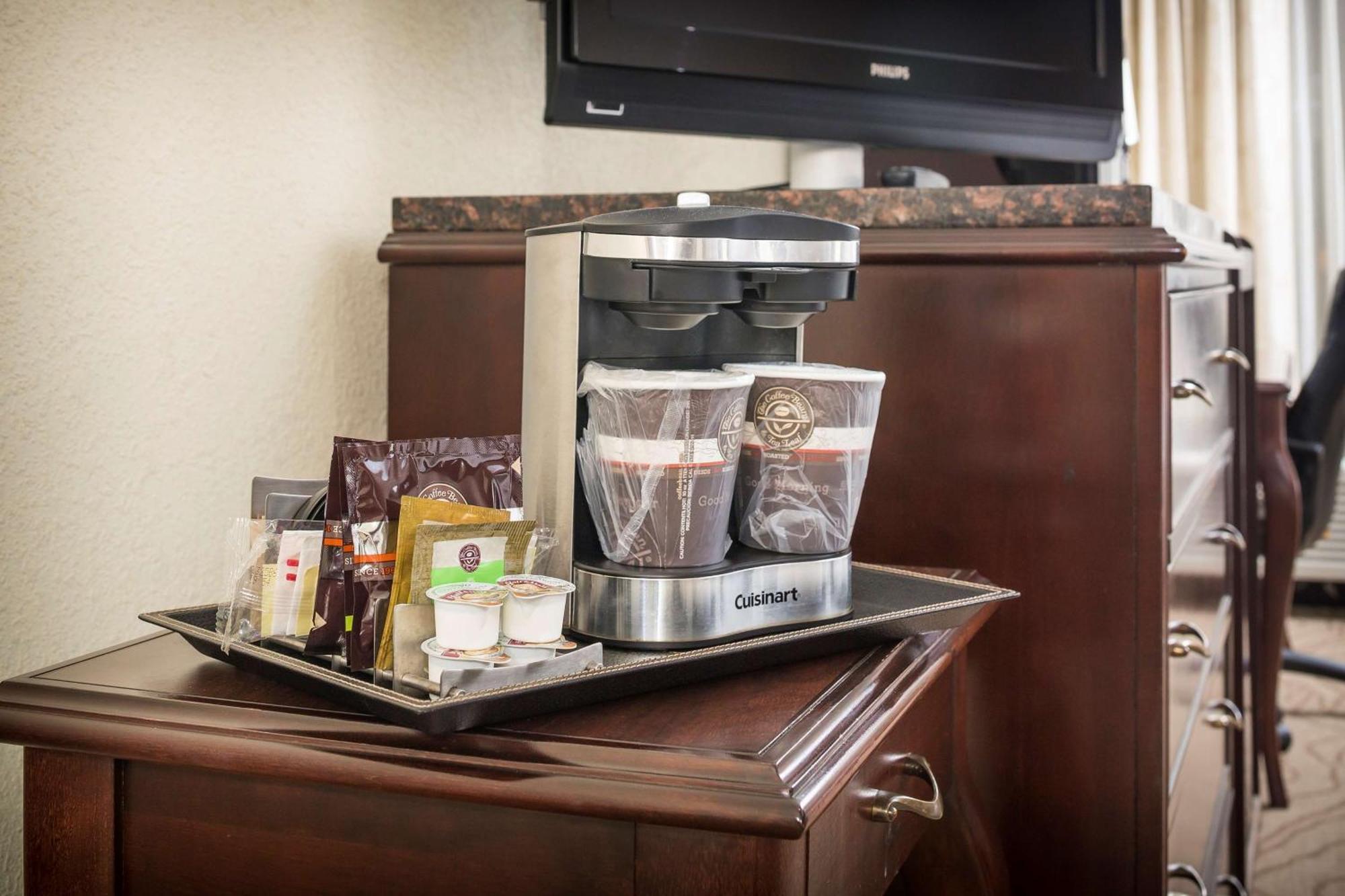Hotel Doubletree By Hilton Boston-Milford Exterior foto
