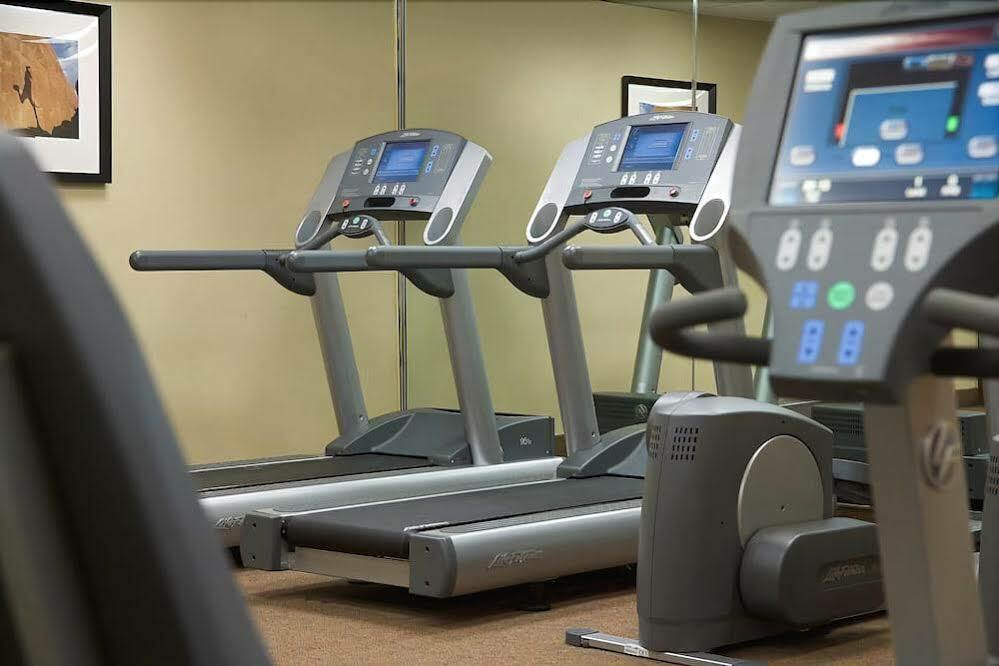 Hotel Doubletree By Hilton Boston-Milford Facilidades foto